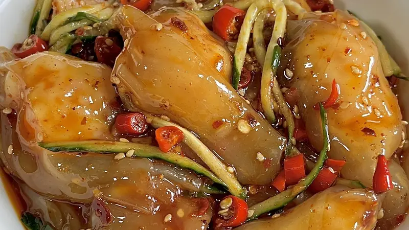春卷皮巧变水晶虾饺,夏日里的那一抹酸辣清欢