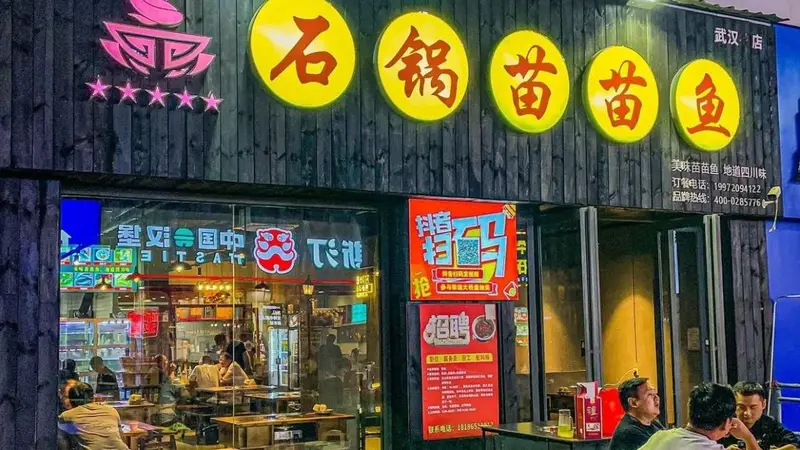 川渝火锅特色大赏：重庆豪爽江湖味 vs 成都细腻文人风
