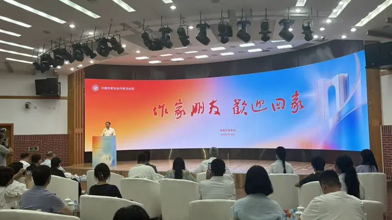 三十八位写作者“回家”共话文学初心：在彼此照见中照亮创作之路