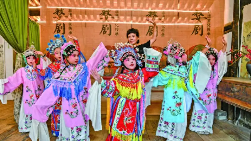 小戏迷探访婺剧村 沉浸式体验传统文化魅力