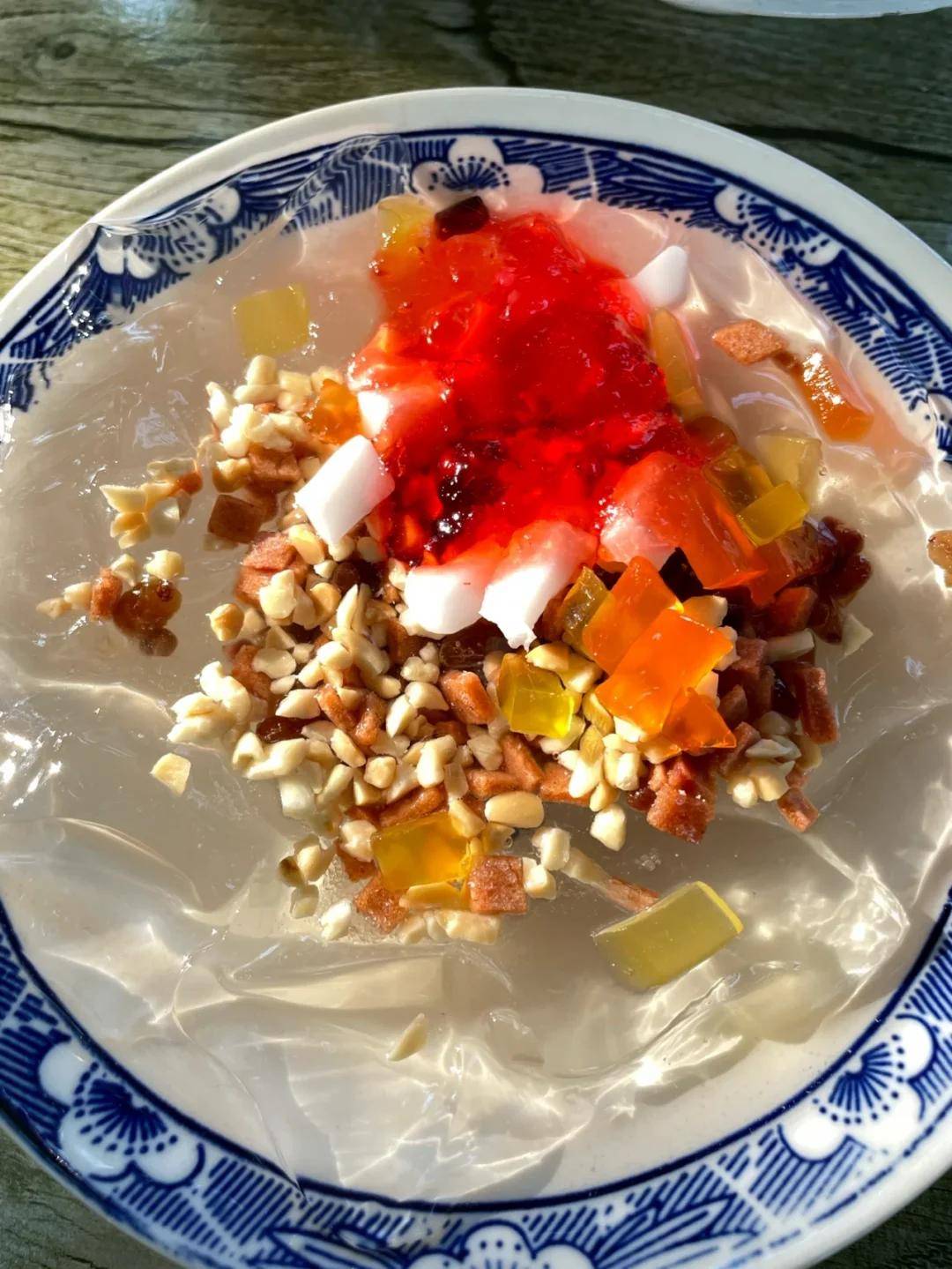 吕文扬：把一碗石凉粉熬成夏日里的清透记忆