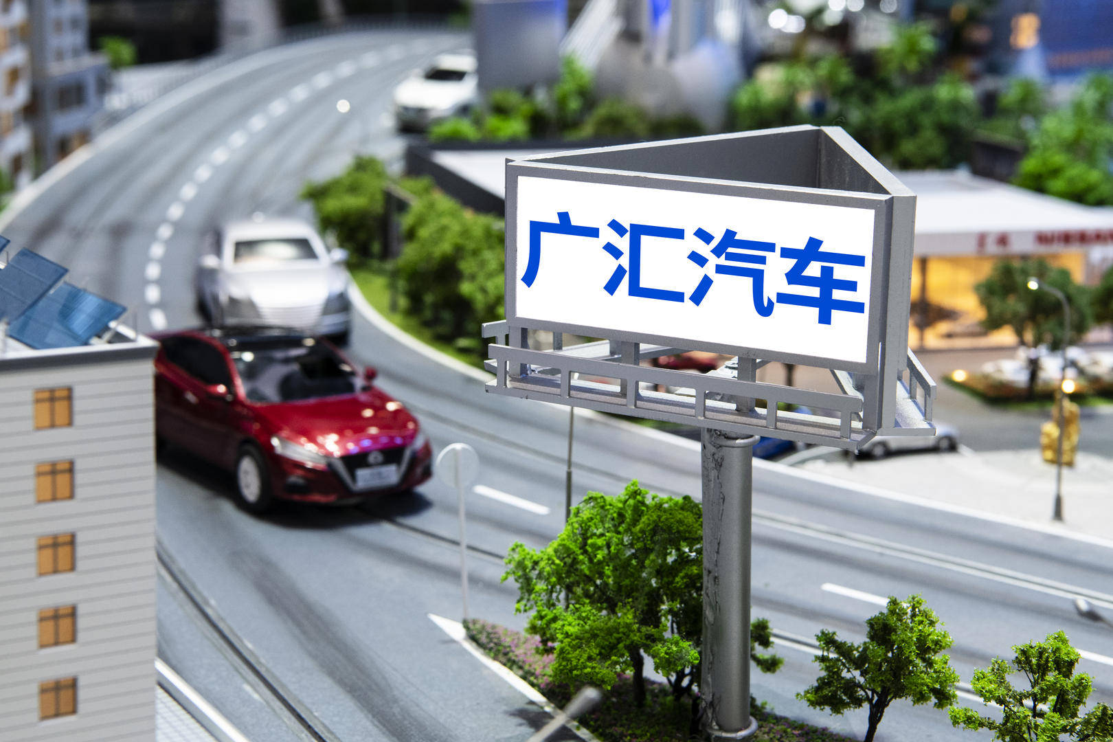 昔日汽车经销巨头全面转型“包租公”：现有500多家自有店面仅30家在营，以售后为主