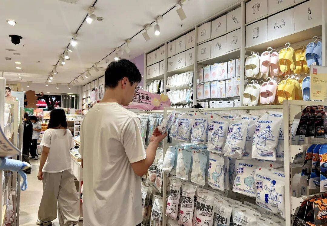 用完即弃 轻松愉快 这类物品成市民旅行新风尚