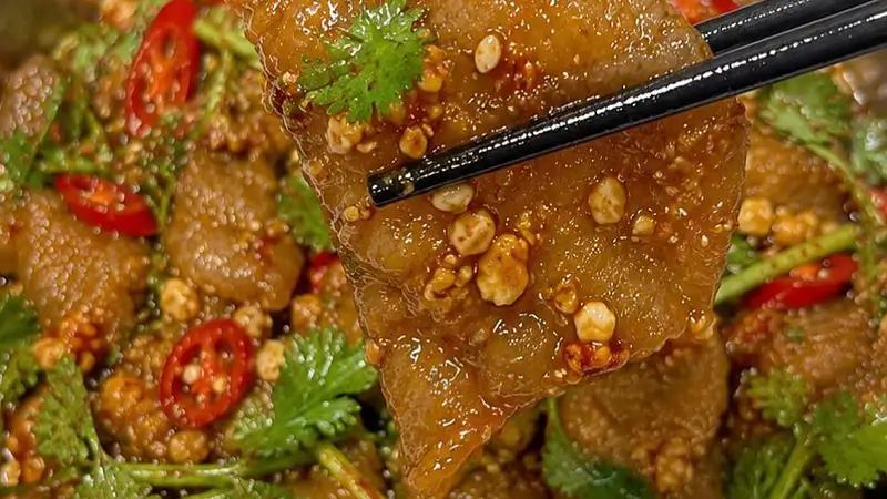 香菜拌肥牛：酸辣鲜嫩，一盘不够分