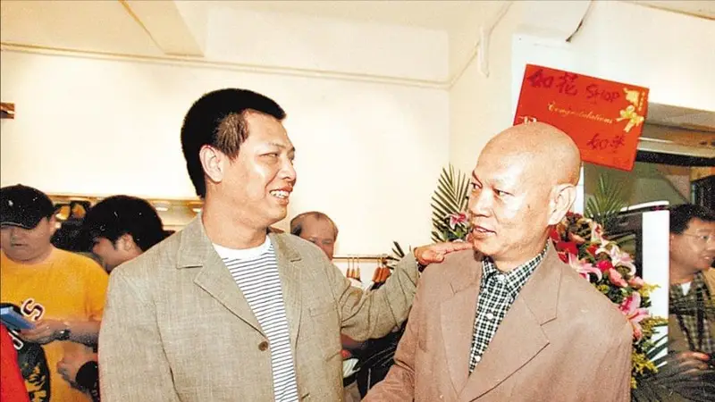 香港男星因中风半身不遂,演艺生涯被迫暂停,如今需要轮椅代步
