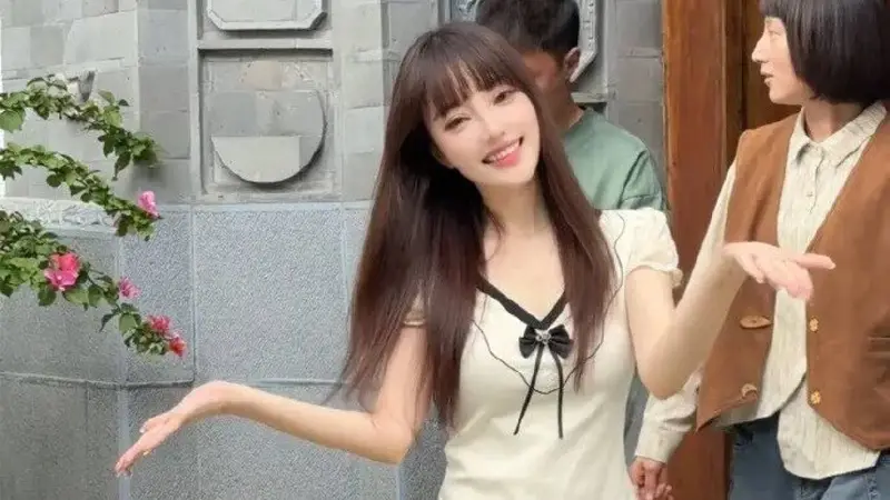 李小璐深夜自白，生活太难，反省自己是恋爱脑，网友：没管住下半身