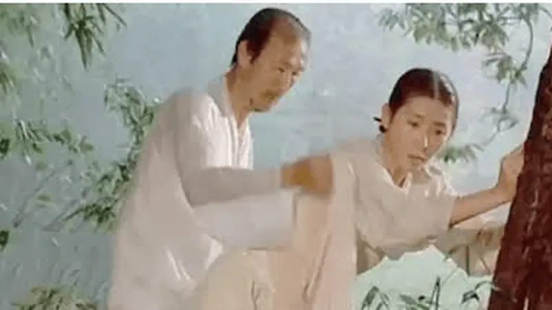 这部限制级韩片里，最让人窒息的不是越界，是夫妻俩在餐桌前的沉默