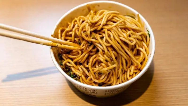 热干面江湖:文食肆热干面如何征服北方人的胃?