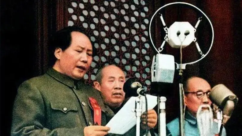 除了周恩来谁还有资格当总理？毛主席说出一人名字，众人双手赞成