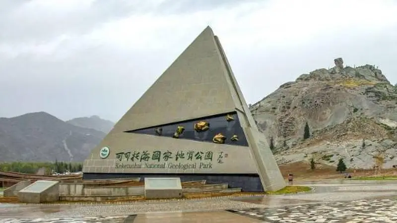 西北之北的阿尔泰山:喀纳斯、禾木、五彩滩、可可托海四季玩法与旅行全攻略