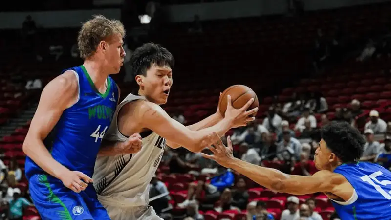 杨瀚森夏联2.0有何进步？四场球亮点与隐忧同在