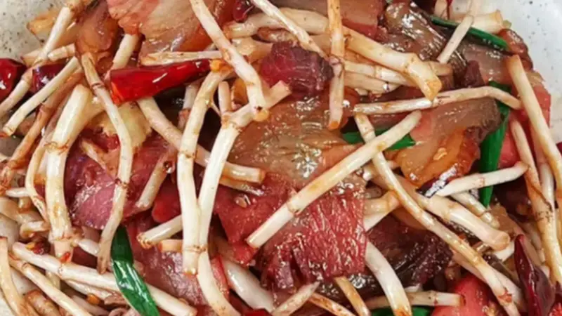 松柏熏肉炒折耳根：一口黔味，魂牵梦萦