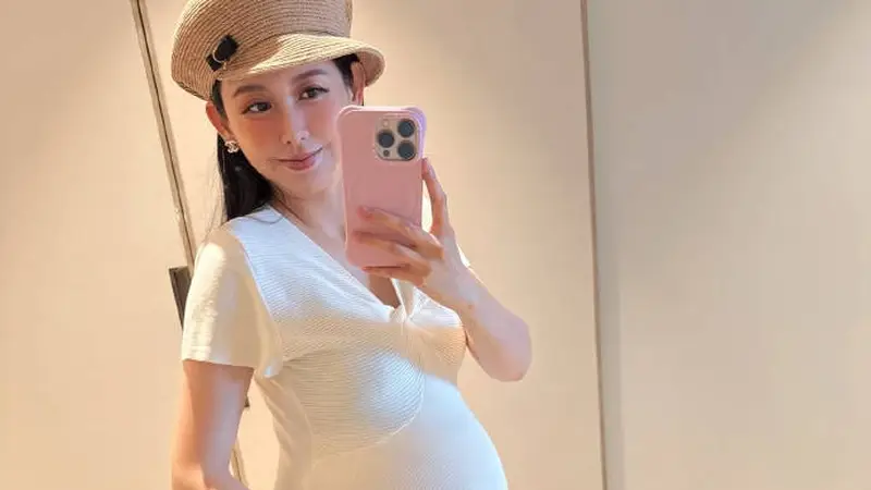 蝴蝶姐姐简恺乐晒二胎孕肚 温婉造型隆起小腹尽显好状态