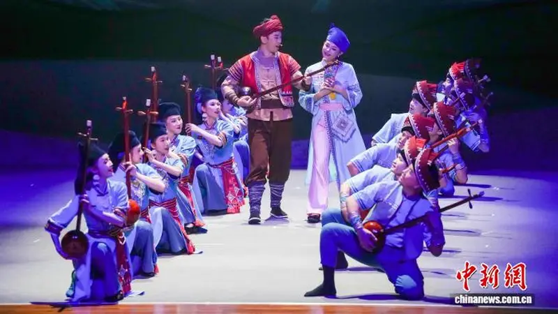 (寻味中华丨艺林)两根琴弦弹新韵 一曲空灵传古今