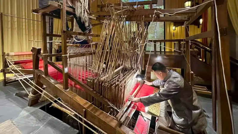 从敦煌到成都：如果AI听见千年前的哽咽，那枚波斯银币曾买走过多少蜀锦和乡愁？