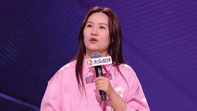 放暑假的中学生，挤满医院整形科