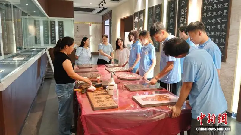 商洛学子探访非遗 赓续中华文脉