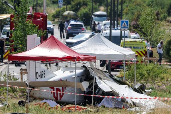 一架轻型飞机在法国东北部坠毁，导致11人死亡
