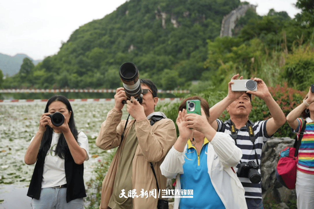 金色盛年觅古韵 镜头寻美青岩行——贵州老年大学开展青岩古镇摄影研学活动