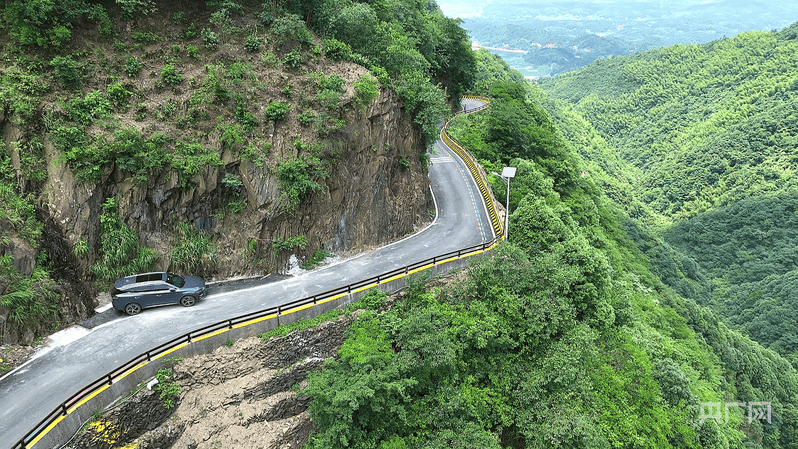 不砍一棵树，引来8万人：深山瀑布的“留量”之道